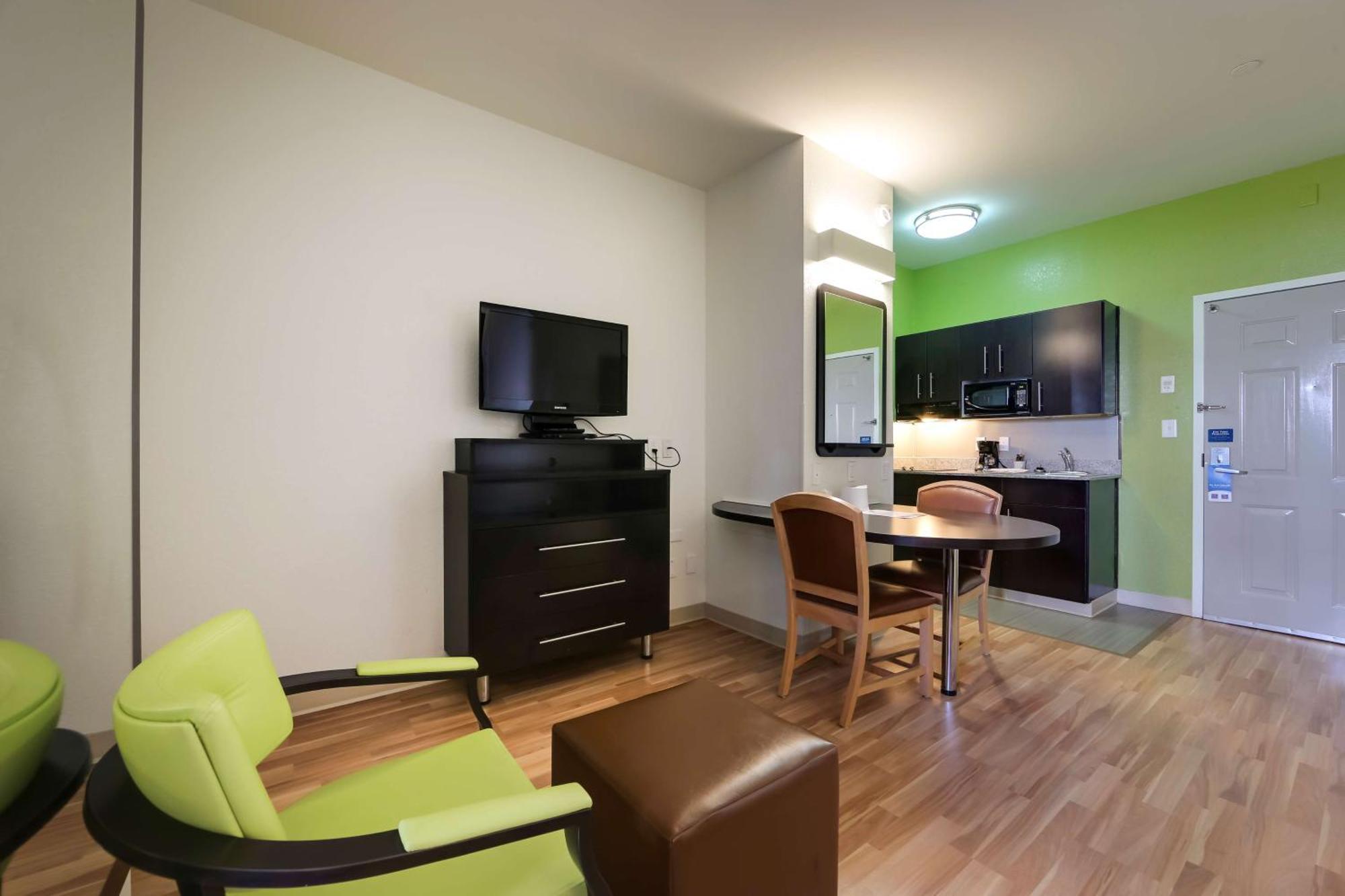 6 Toronto - With Kitchenettes 2* Mississauga