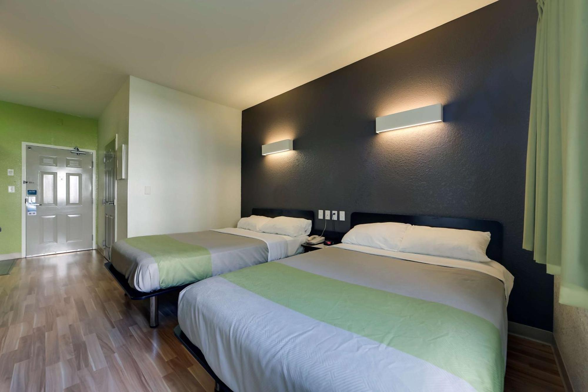 6 Toronto - With Kitchenettes Hotel