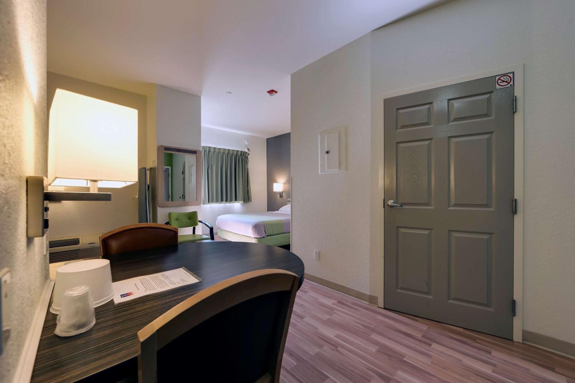 6 Toronto - With Kitchenettes Hotel