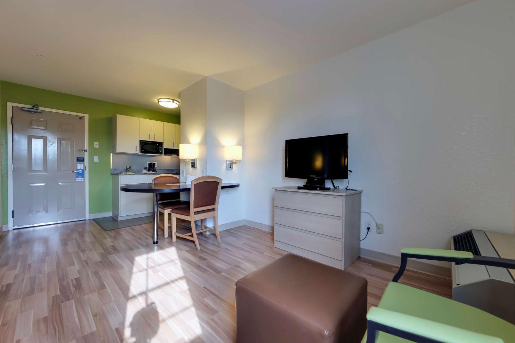 6 Toronto - With Kitchenettes 4* Mississauga